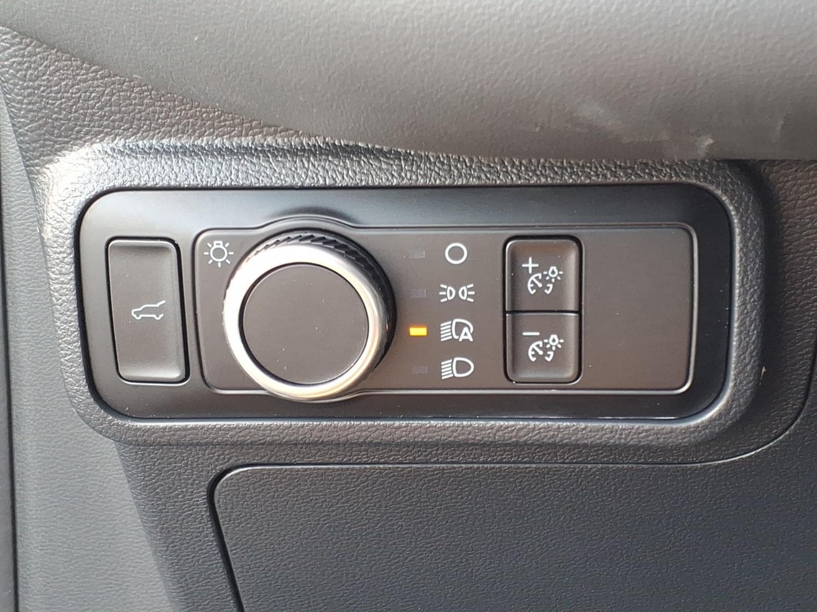 Certified 2025 Ford Explorer Active RWD image 25