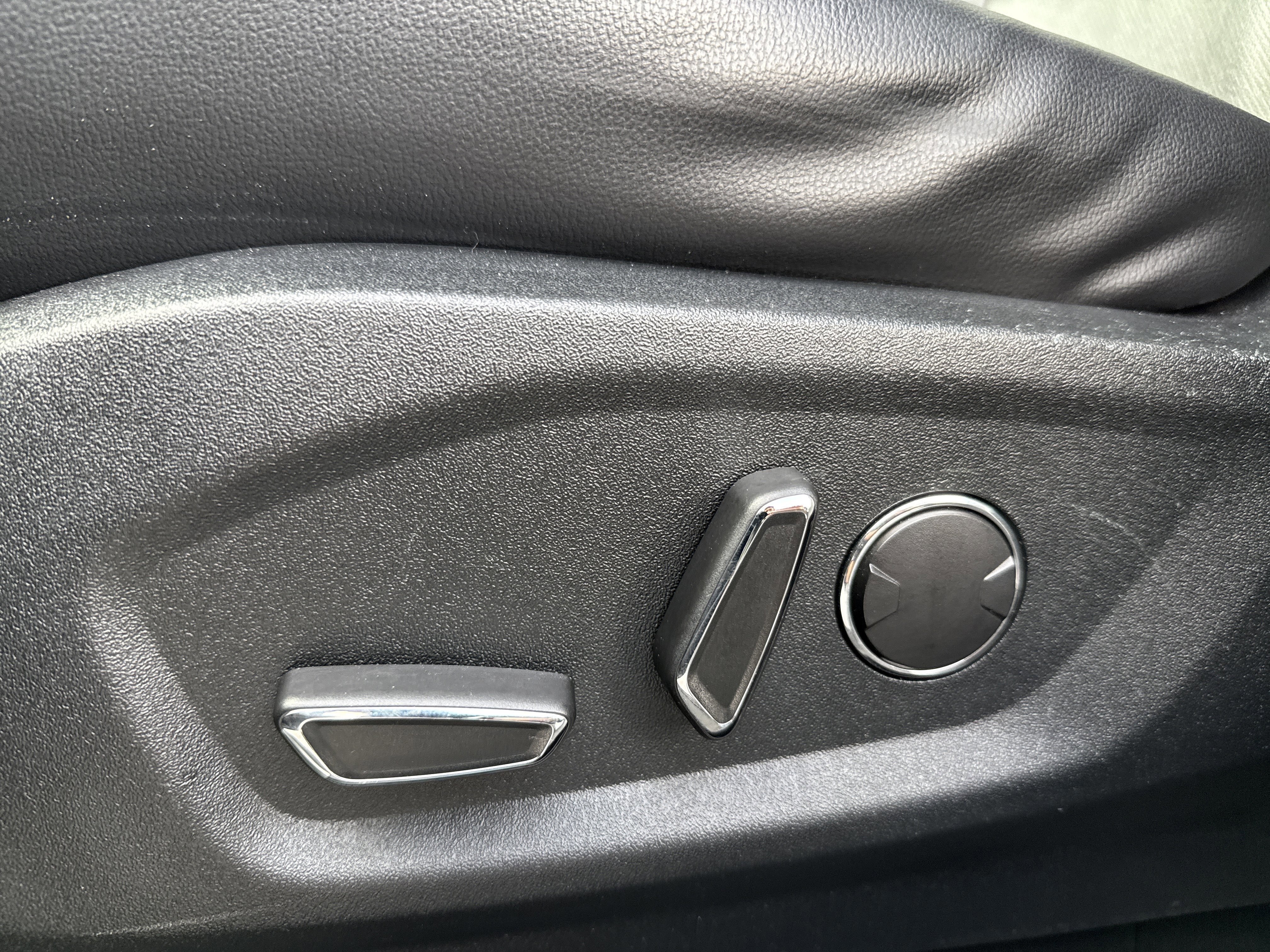 Certified 2019 Ford Edge Titanium w/ Equipment Group 301A image 16