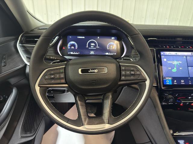 Used 2023 Jeep Grand Cherokee L Limited w/ Black Appearance Package image 8