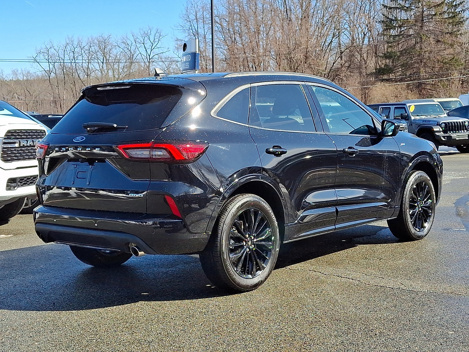 Certified 2025 Ford Escape ST-Line Elite w/ Premium Technology Package AWD/4WD image 8