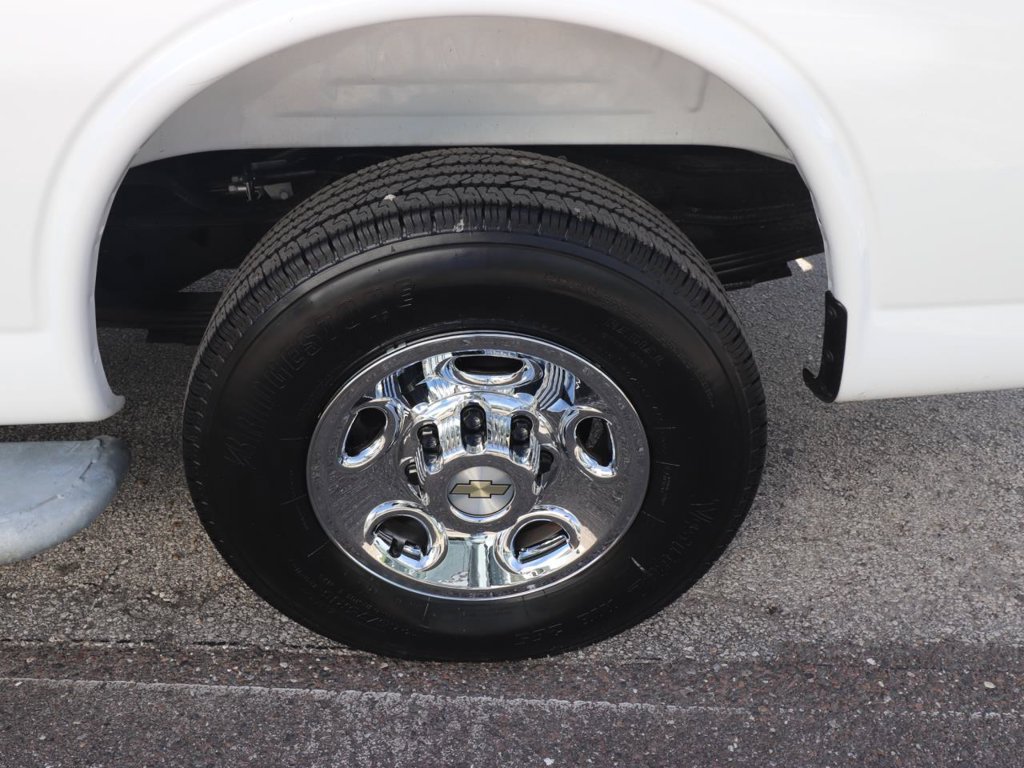 Used 2025 Chevrolet Express 2500 w/ Driver Convenience Package RWD image 22