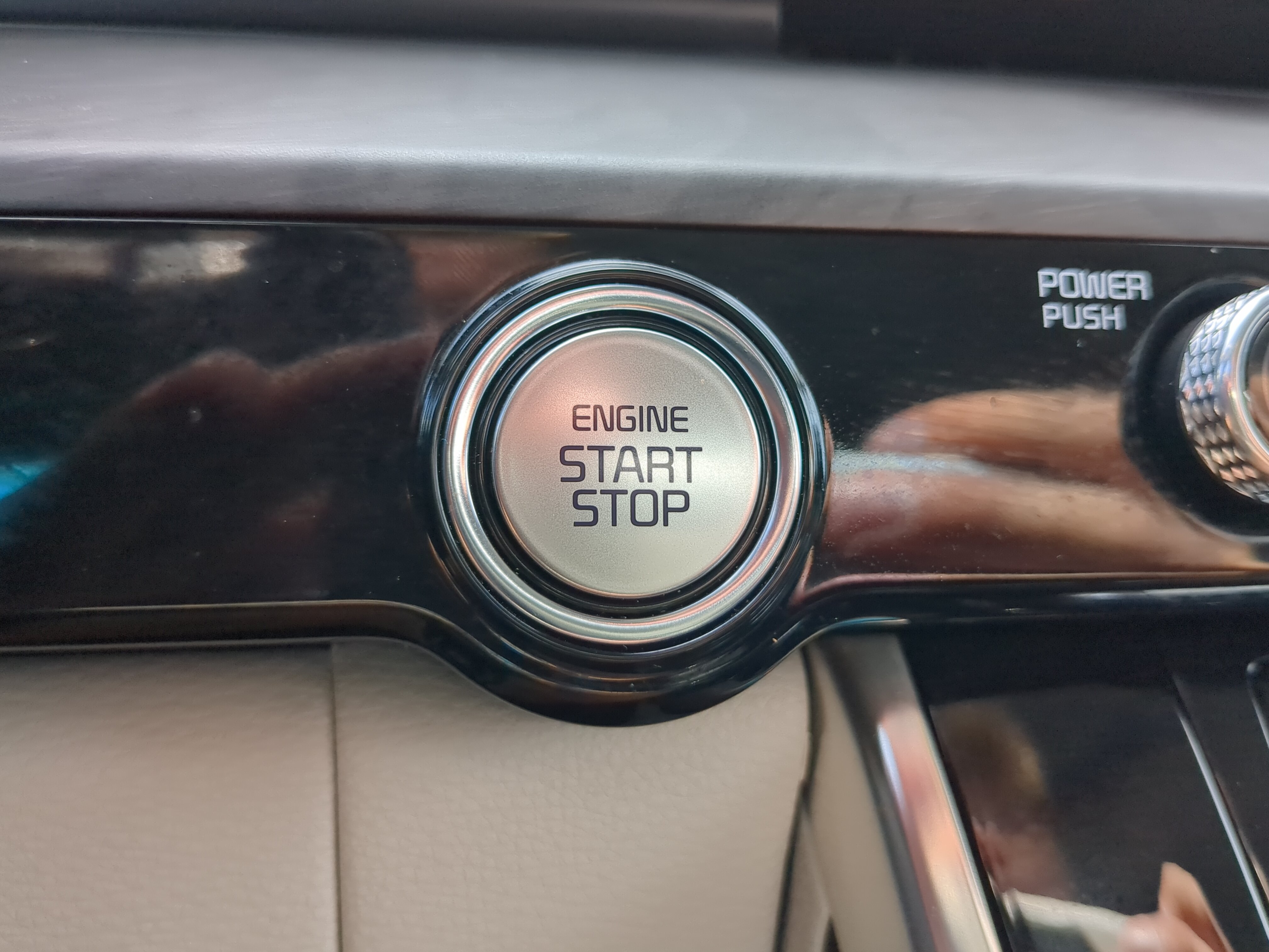 Used 2023 Kia Carnival EX FWD image 26