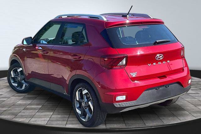 Used 2023 Hyundai Venue Limited FWD image 2