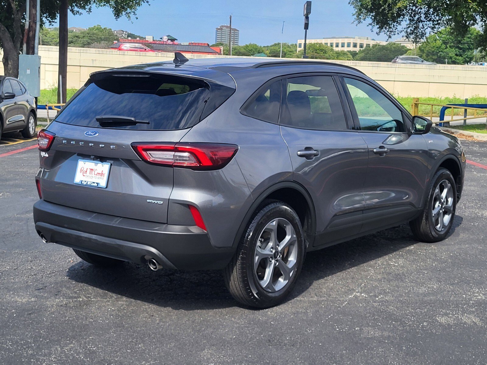 Certified 2025 Ford Escape ST-Line AWD/4WD image 4
