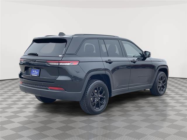 Used 2024 Jeep Grand Cherokee Altitude AWD/4WD image 7