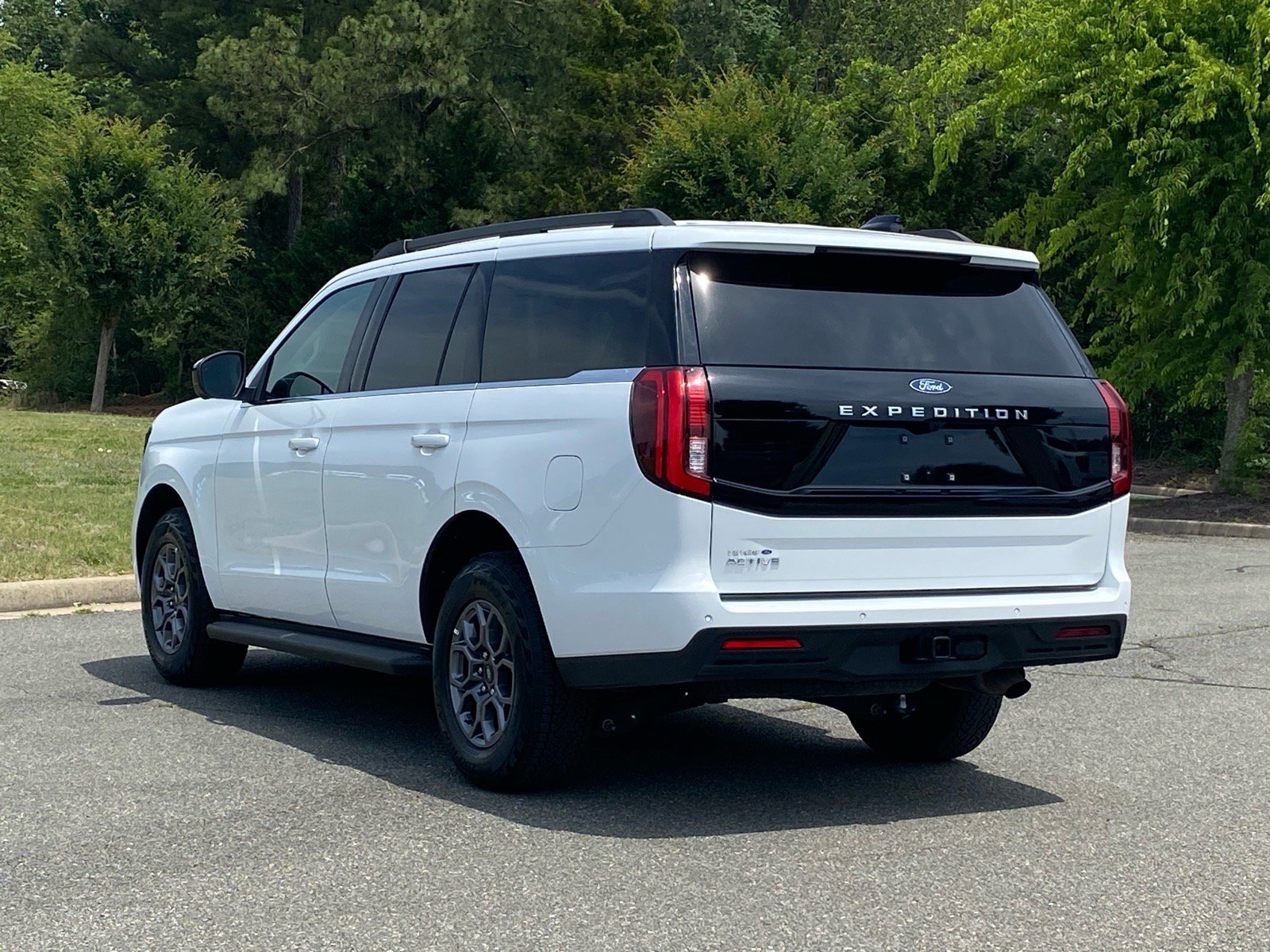 Certified 2025 Ford Expedition Active AWD/4WD image 5
