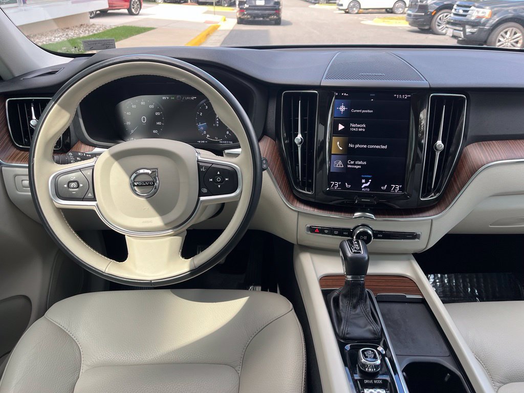 Used 2021 Volvo XC60 T5 Momentum w/ Advanced Package AWD/4WD image 16