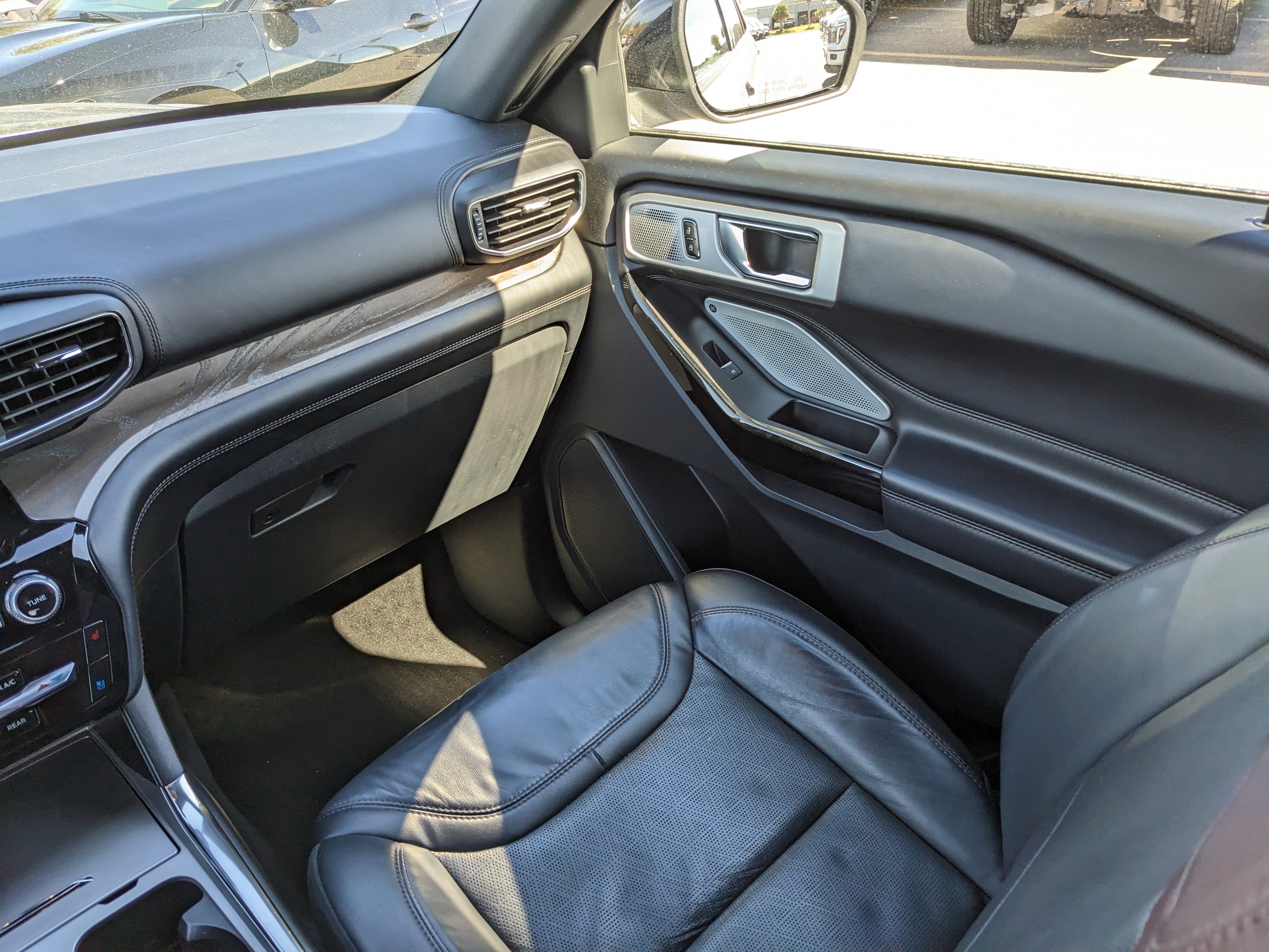 Certified 2022 Ford Explorer Platinum w/ Equipment Group 601A image 17