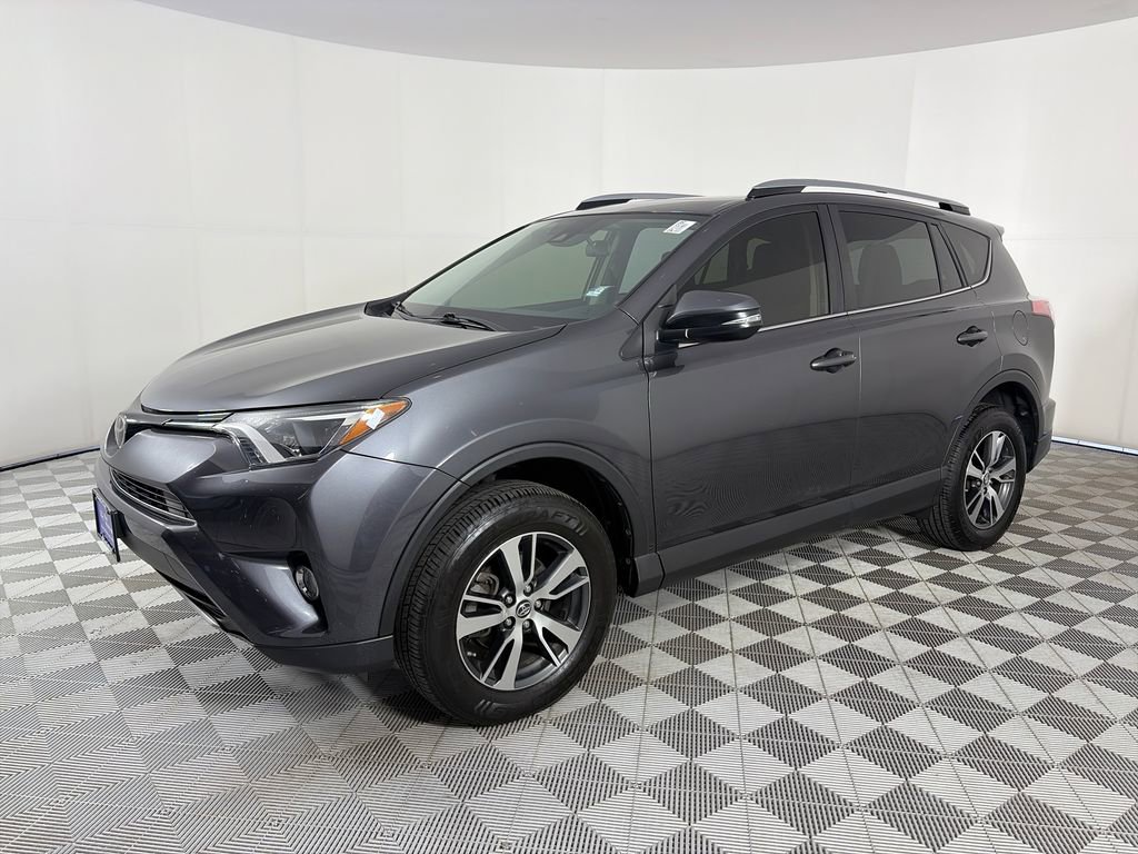 Used 2018 Toyota RAV4 XLE AWD/4WD image 3
