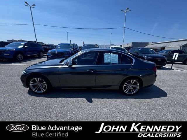Used 2017 BMW 330i xDrive Sedan AWD/4WD image 3