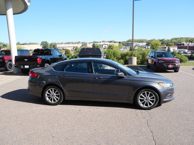 Certified 2017 Ford Fusion SE FWD image 4