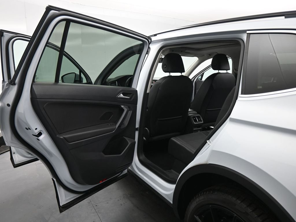 Used 2019 Volkswagen Tiguan SE w/ Panoramic Sunroof Package FWD image 17