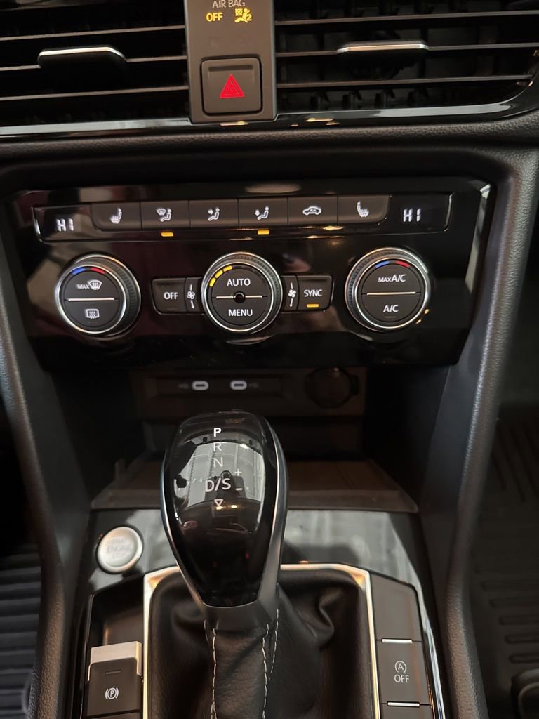 Used 2024 Volkswagen Taos SE image 16