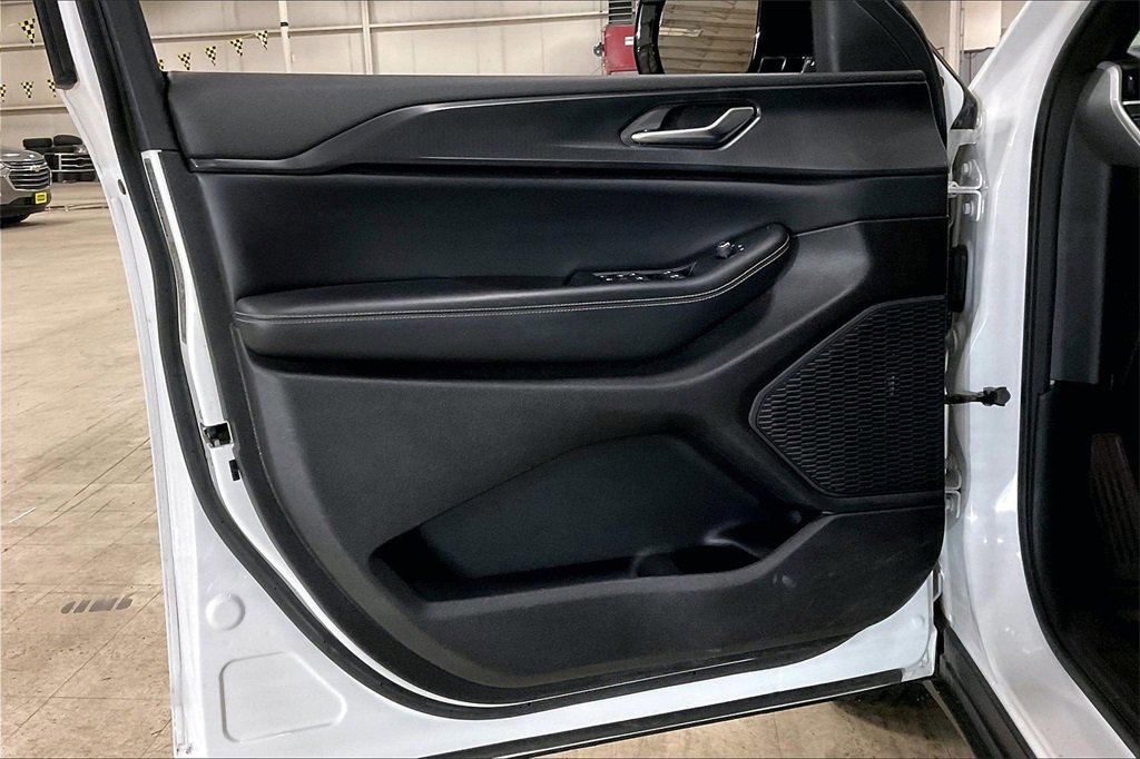 Used 2023 Jeep Grand Cherokee Altitude image 21