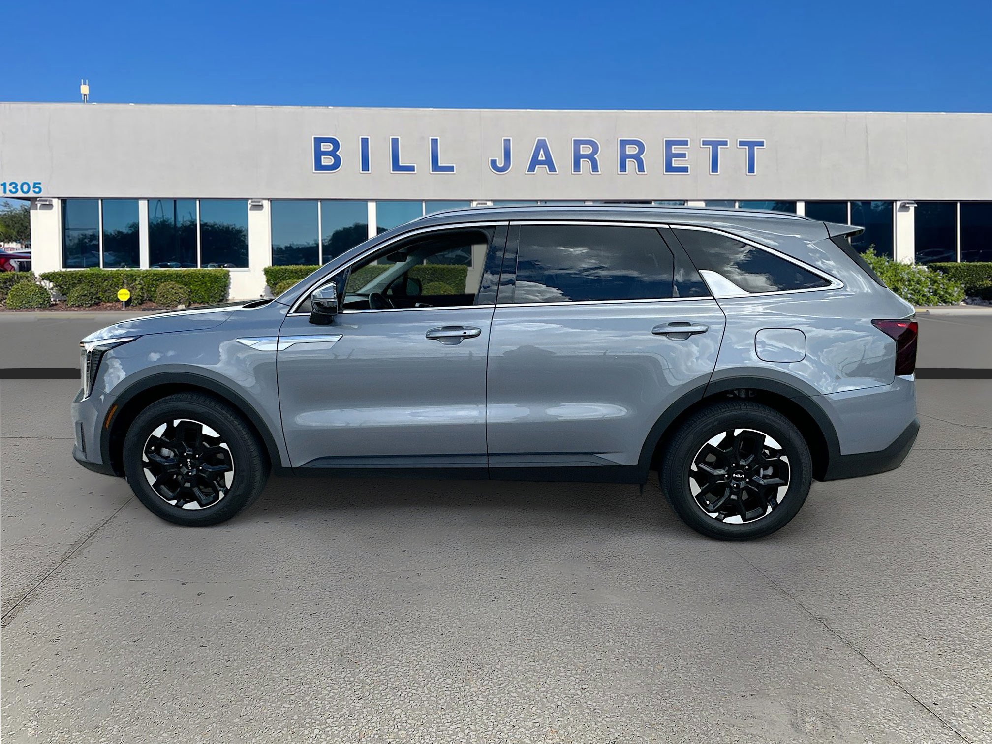 Used 2025 Kia Sorento S image 2