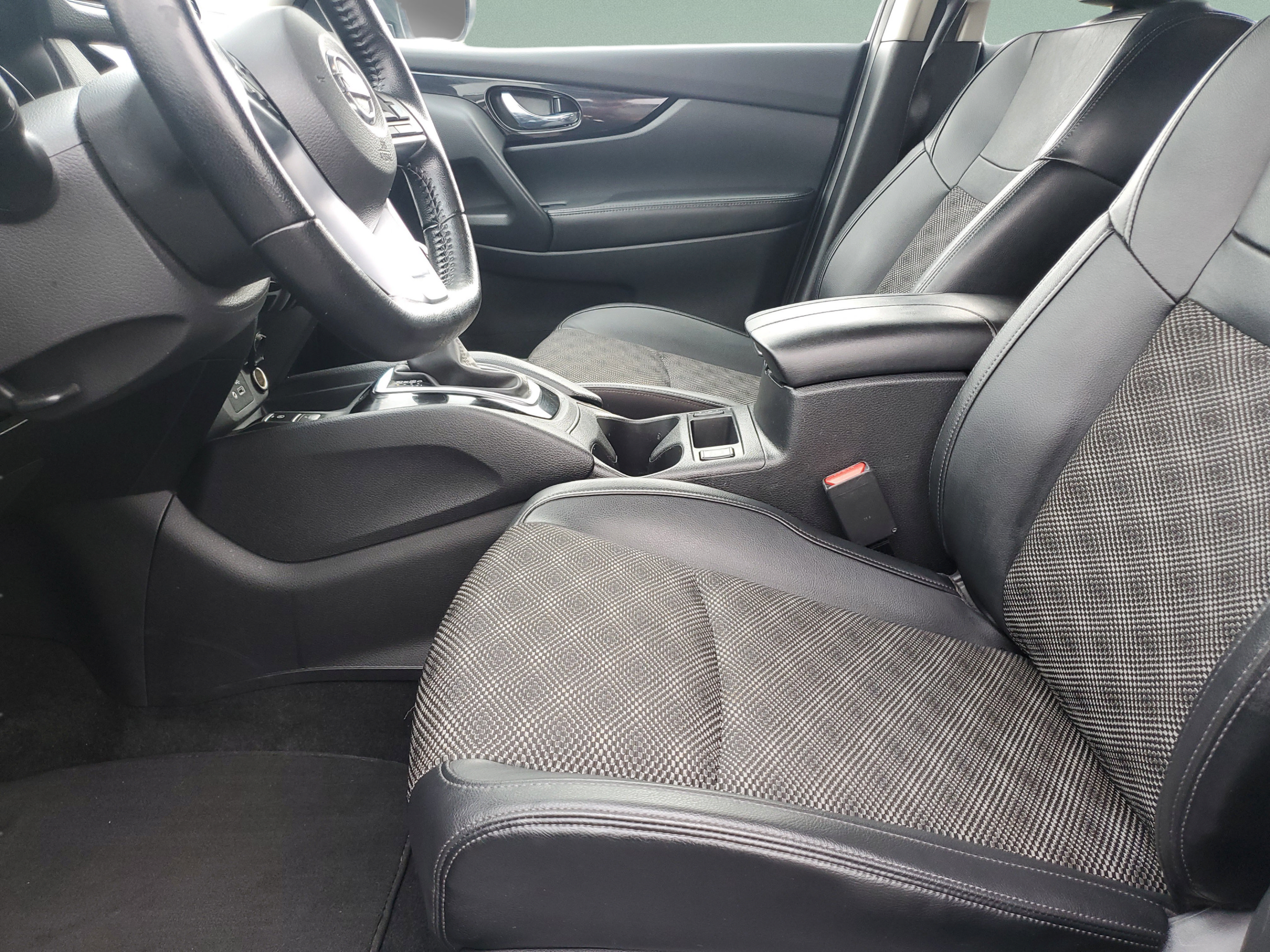 Used 2022 Nissan Rogue Sport SV w/ Technology Package AWD/4WD image 14