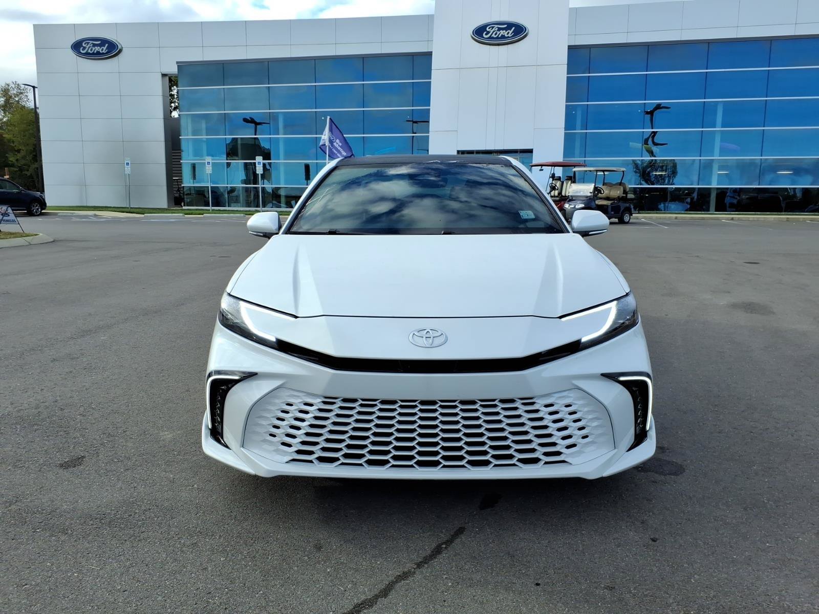 Used 2025 Toyota Camry XSE FWD image 8