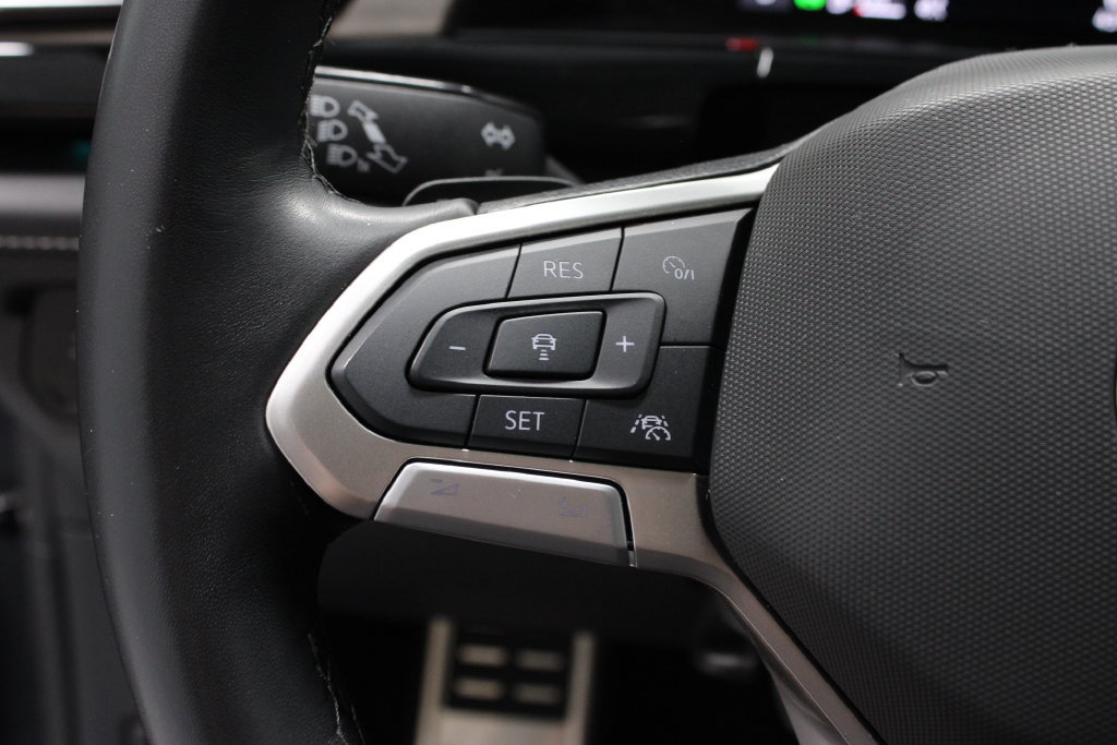 Used 2024 Volkswagen Atlas SEL Premium R-Line AWD/4WD image 30