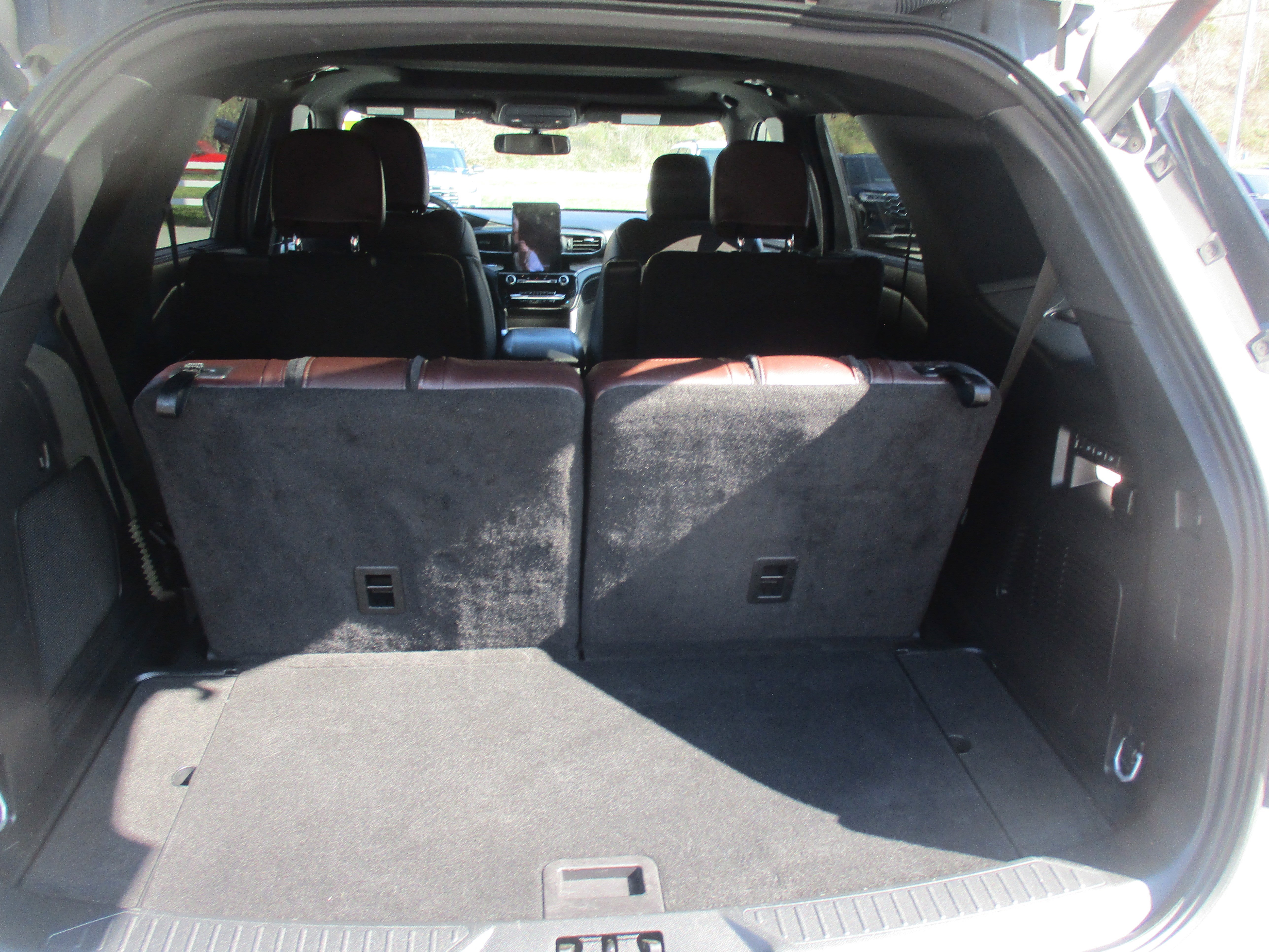 Certified 2023 Ford Explorer Platinum w/ Technology Package AWD/4WD image 12