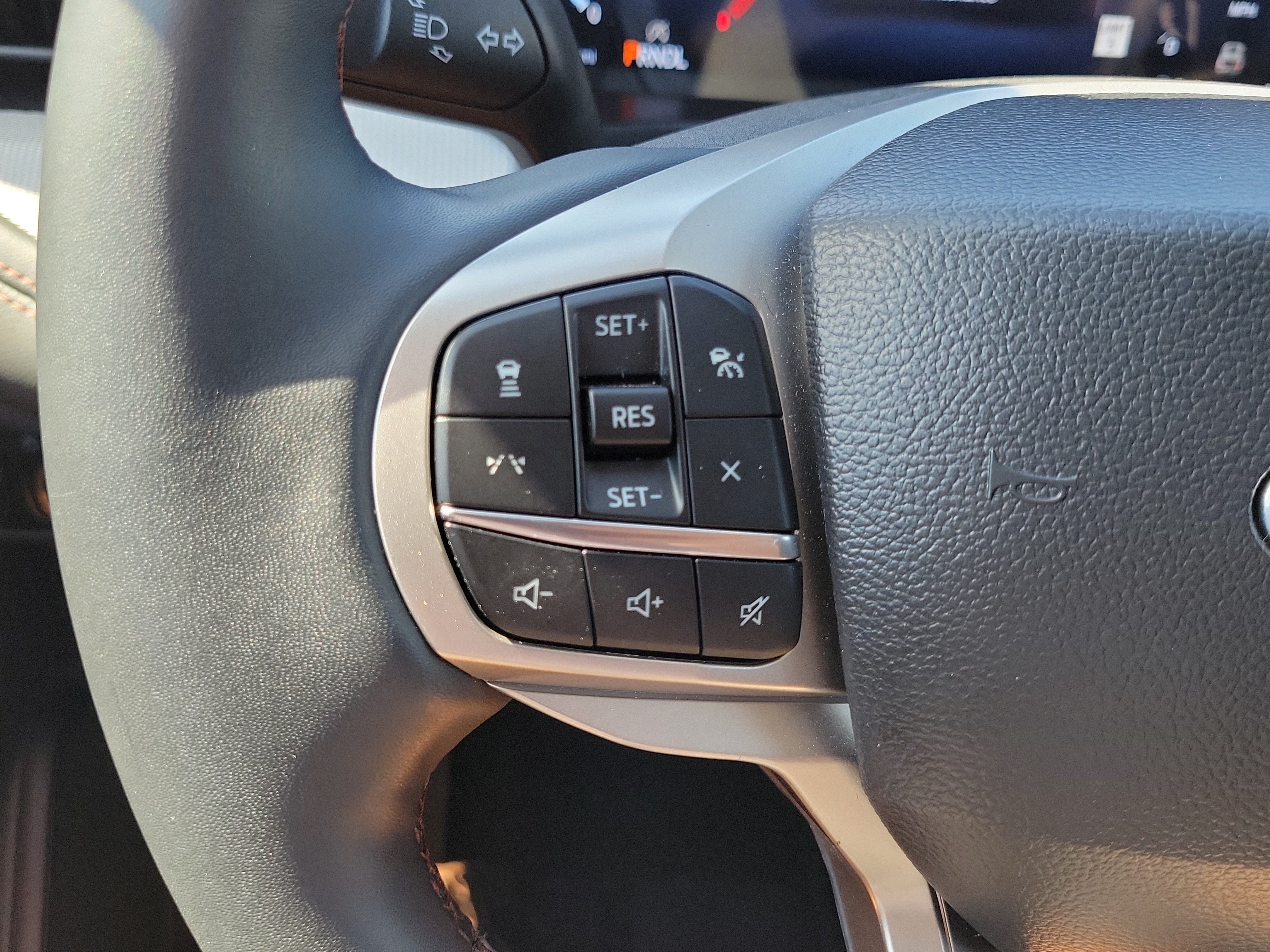 Certified 2025 Ford Explorer Active RWD image 25