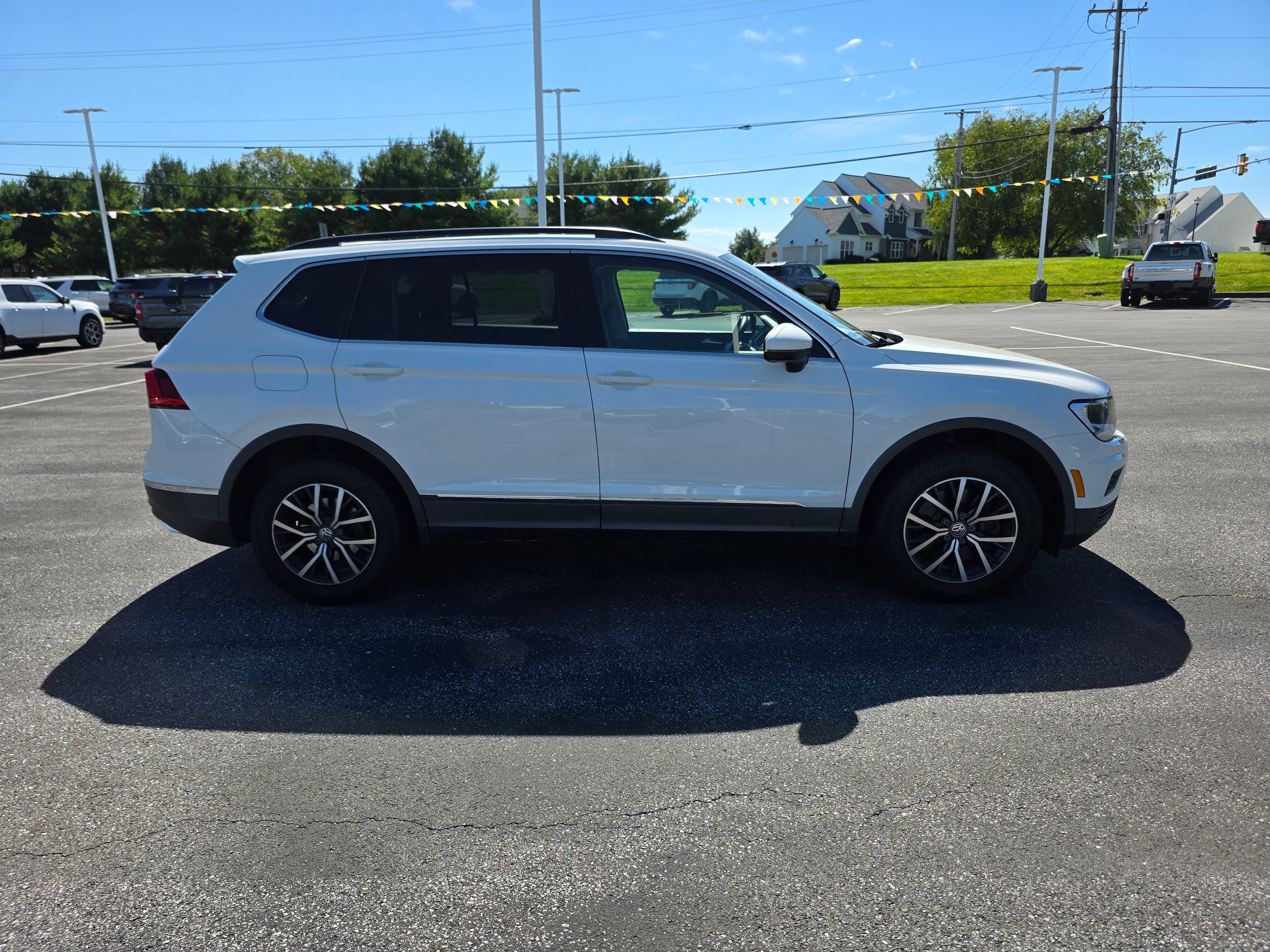 Used 2020 Volkswagen Tiguan SE w/ Panoramic Sunroof Package AWD/4WD image 6