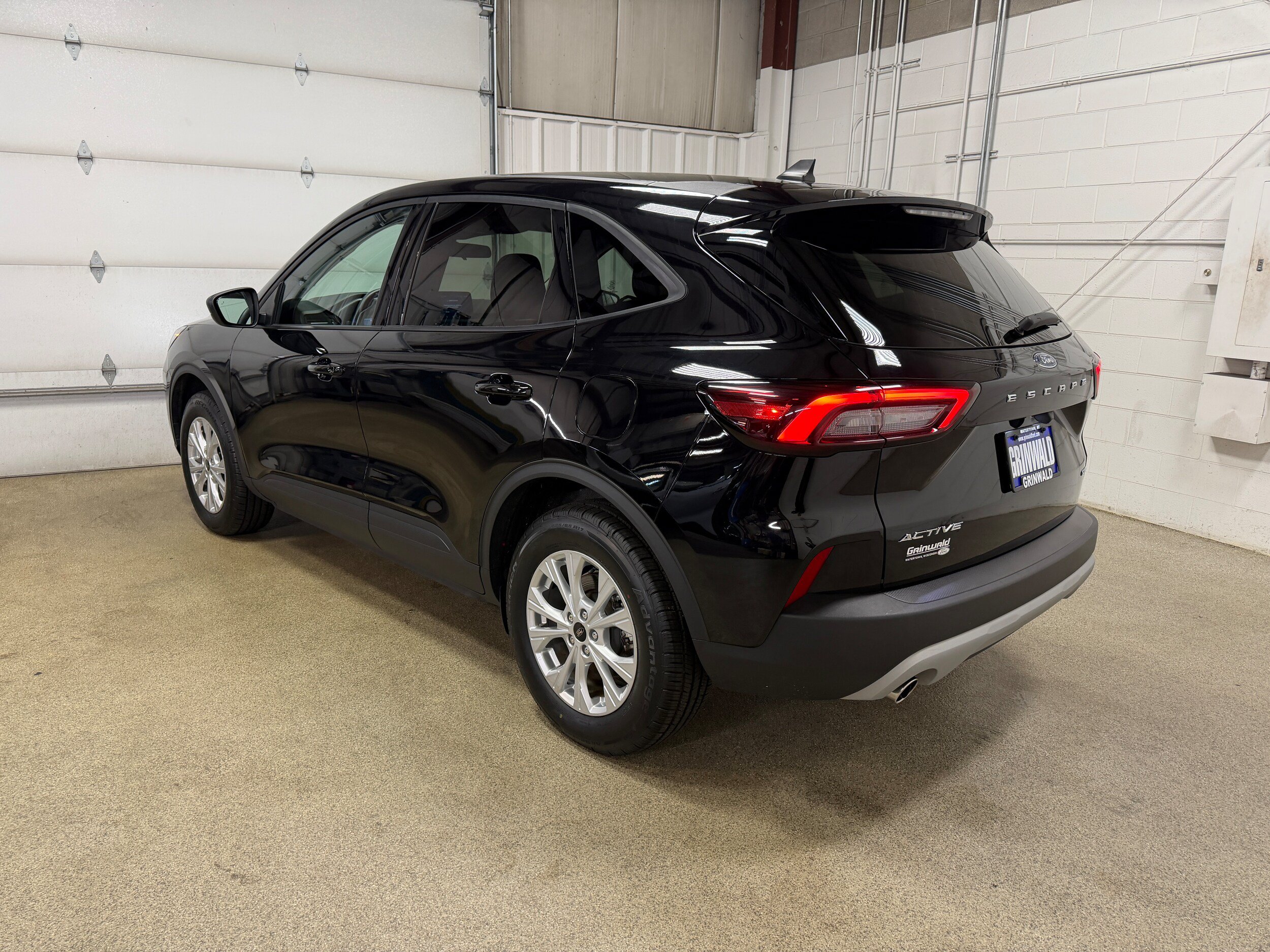 Certified 2025 Ford Escape Active AWD/4WD image 8
