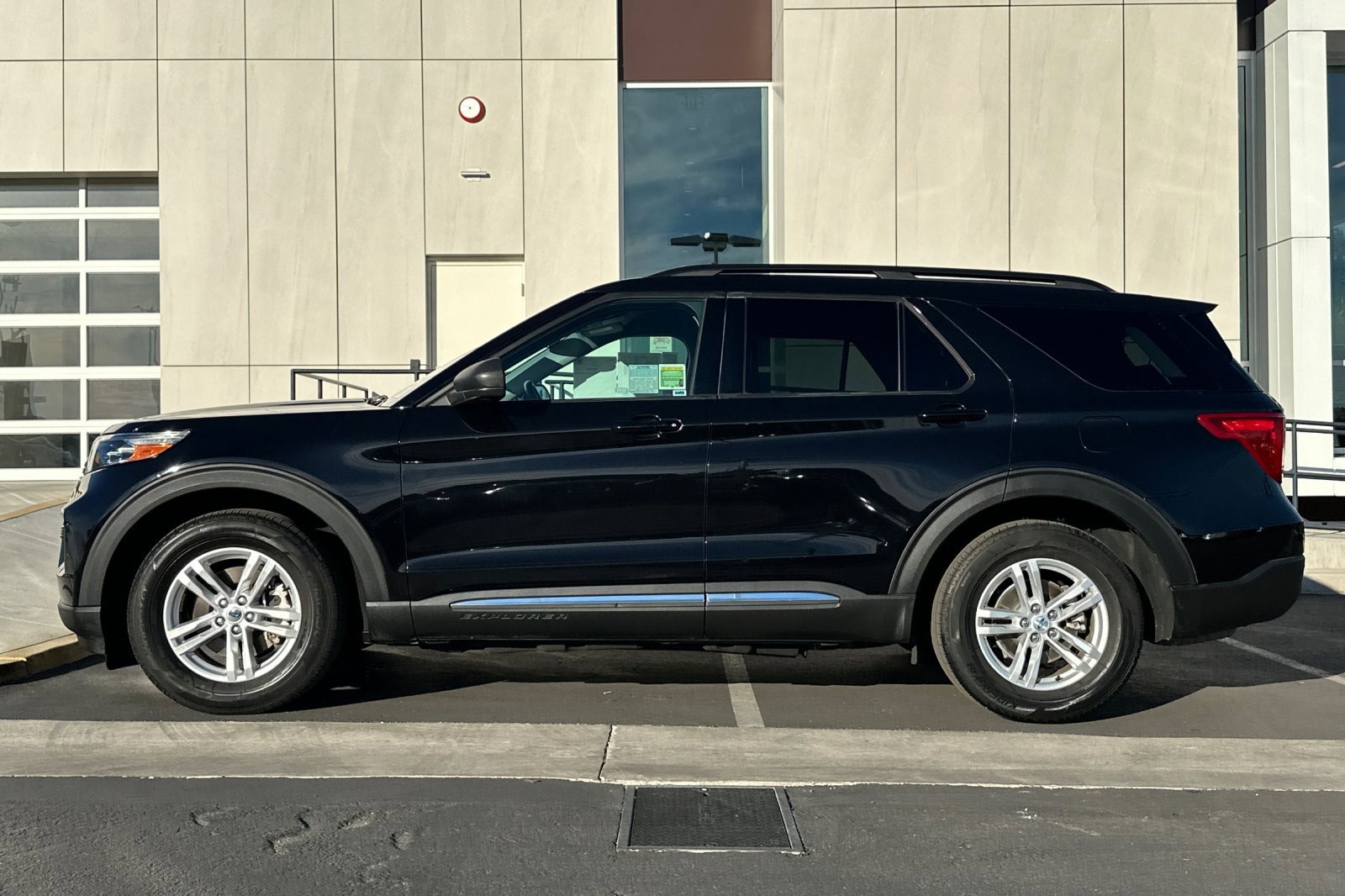 Certified 2022 Ford Explorer XLT image 6