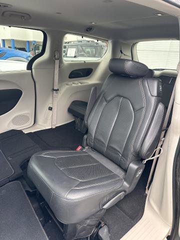 Used 2017 Chrysler Pacifica Touring-L Plus w/ Advanced Safetytec Group image 9