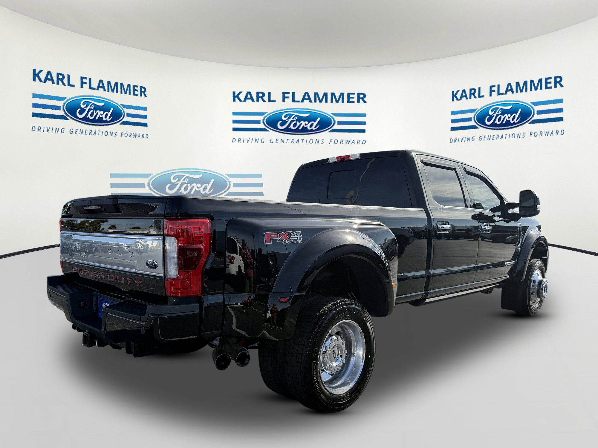 Certified 2019 Ford F450 Platinum w/ Platinum Ultimate Package image 3