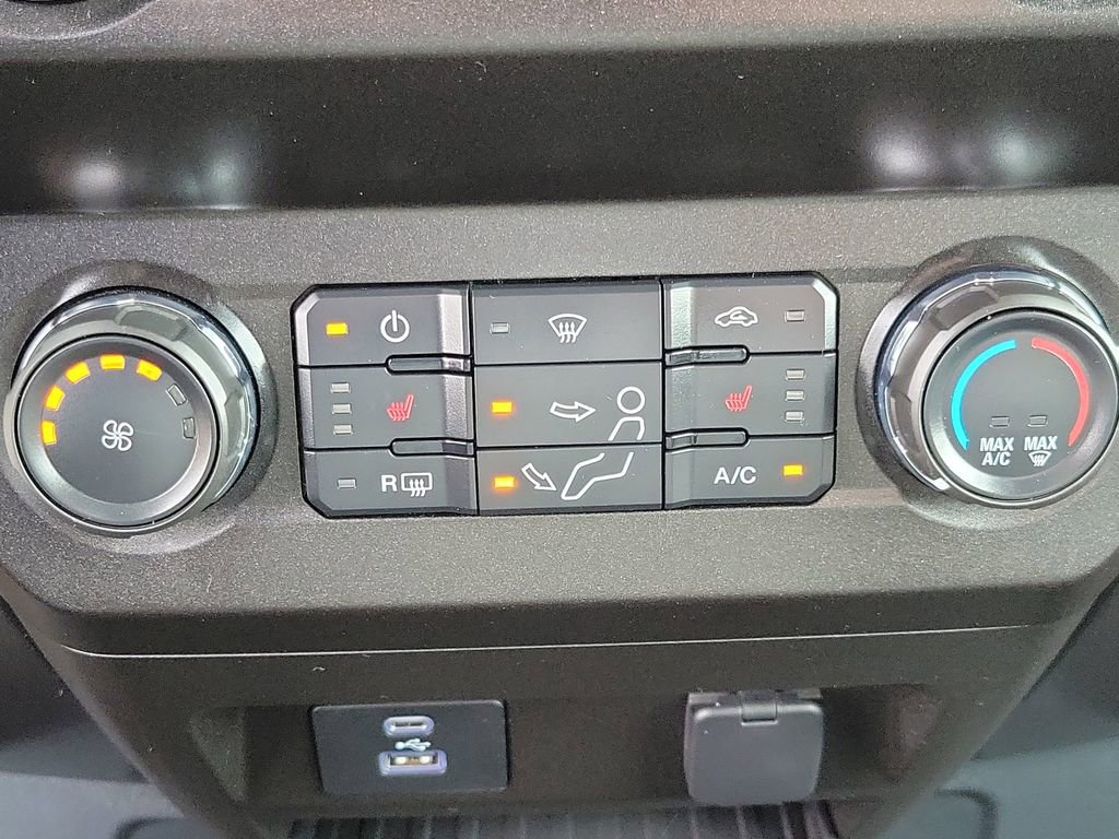 Certified 2022 Ford F450 XLT w/ XLT Premium Package AWD/4WD image 31