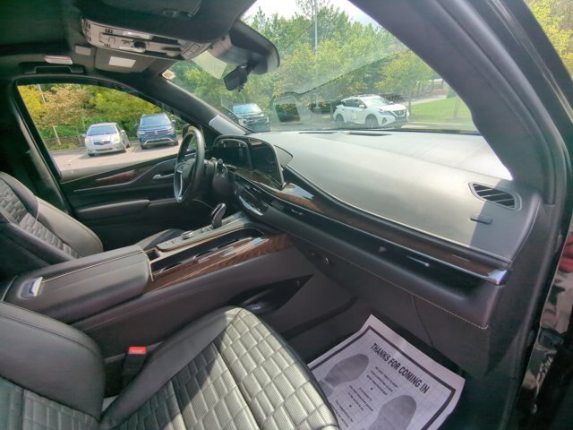 Used 2024 Cadillac Escalade ESV Sport Platinum w/ LPO, ONYX Package AWD/4WD image 32