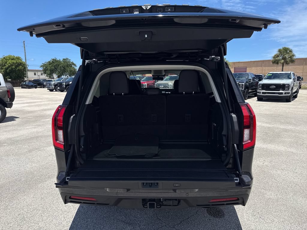 Certified 2025 Ford Expedition Active RWD image 30