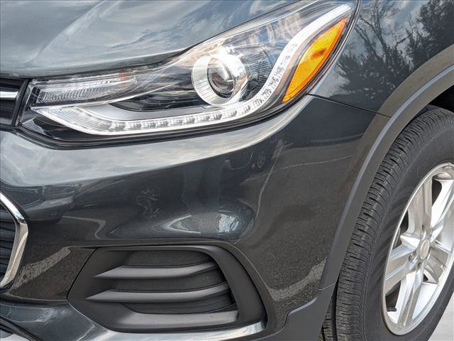 Used 2020 Chevrolet Trax LT w/ Sun & Sound Package image 9