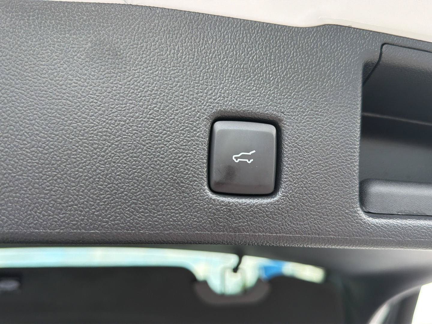 Certified 2025 Ford Escape Active w/ Cold Weather Package FWD image 34