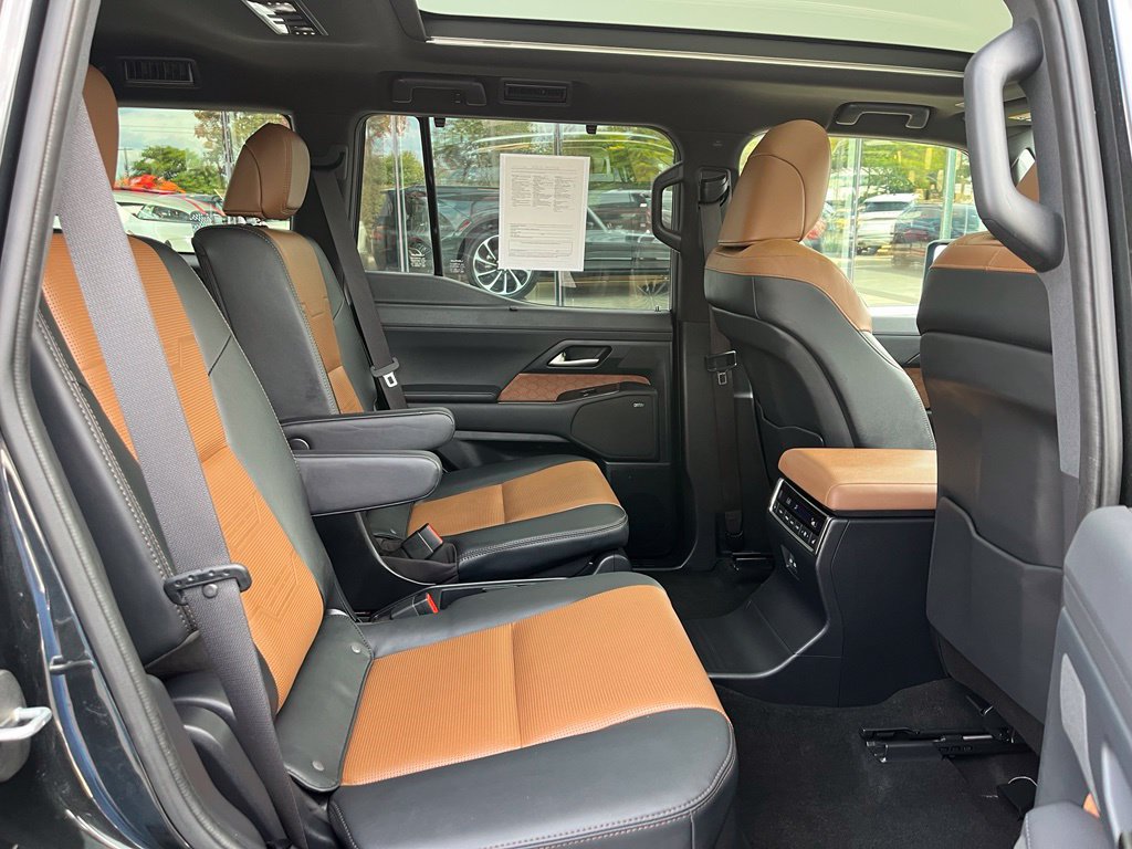 Used 2024 Lexus GX 550 w/ Accessory Package (Z1) AWD/4WD image 19