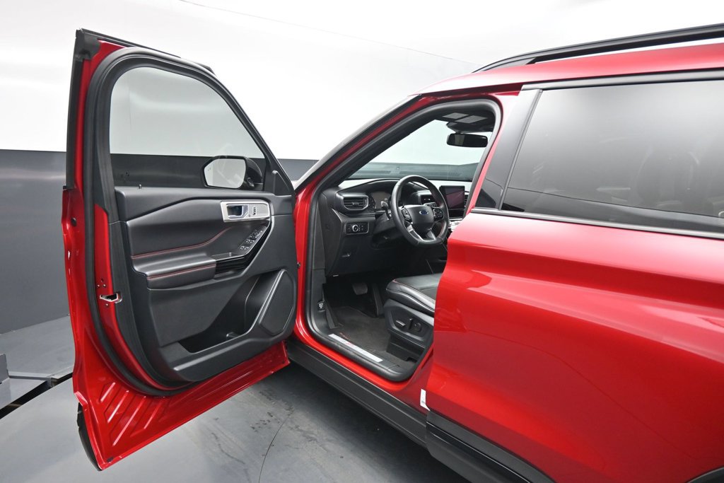 Certified 2024 Ford Explorer ST-Line w/ Class IV Trailer Tow Package RWD image 9