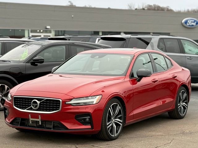 Used 2019 Volvo S60 T5 R-Design image 3