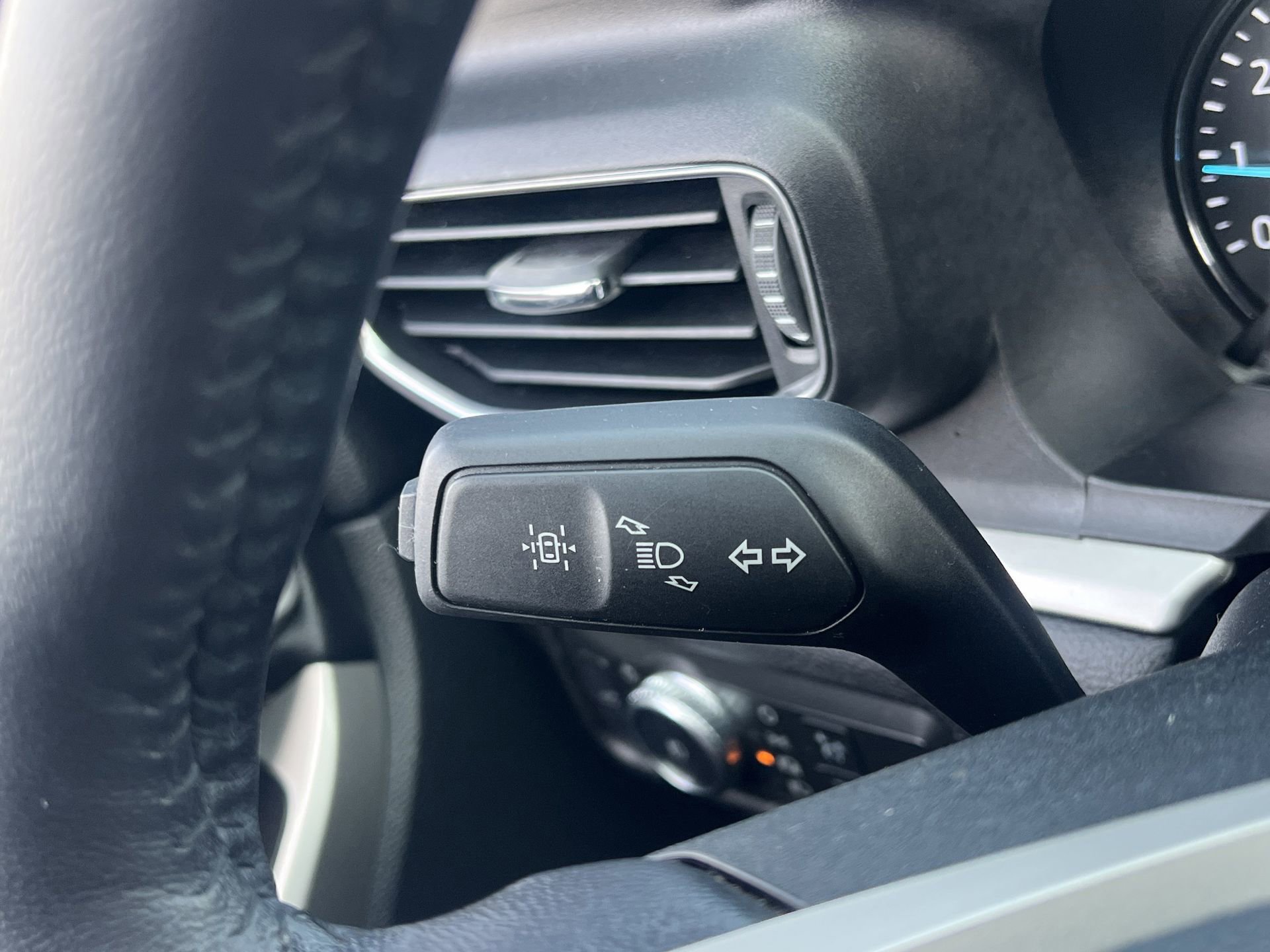 Certified 2022 Ford Explorer XLT w/ Equipment Group 202A image 17