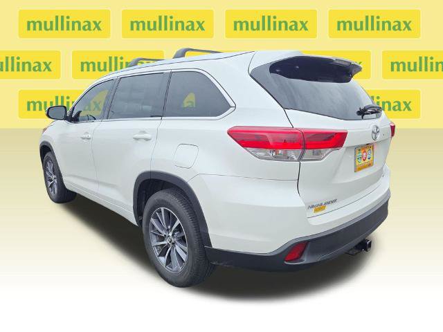 Used 2018 Toyota Highlander XLE w/ Carpet Mat Package (TMS) FWD image 12