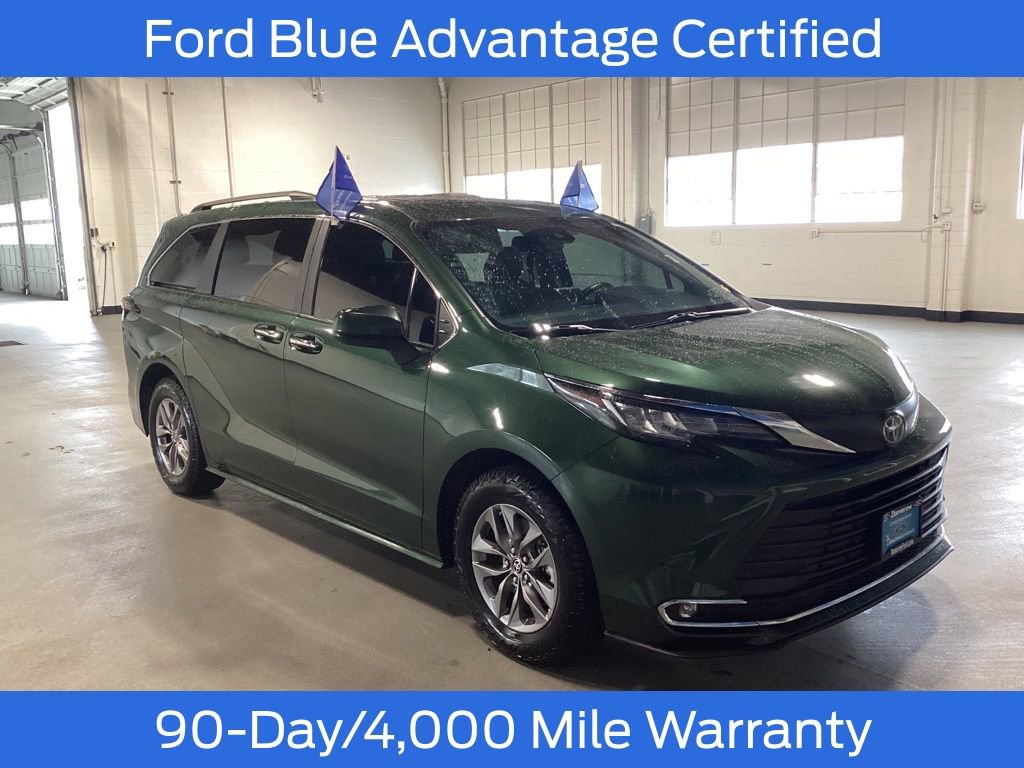 Used 2023 Toyota Sienna XLE image 9