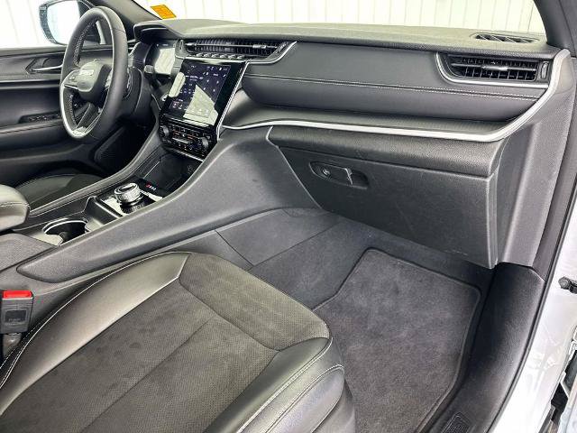 Used 2025 Jeep Grand Cherokee Altitude AWD/4WD image 17