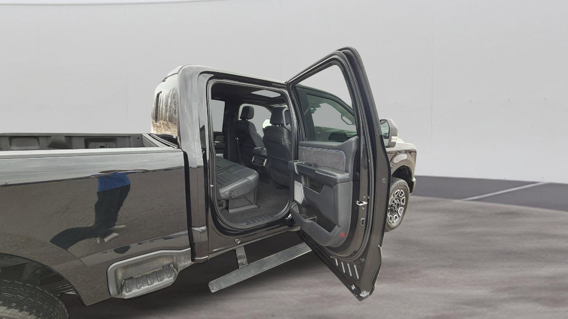 Certified 2025 Ford F250 Platinum image 18