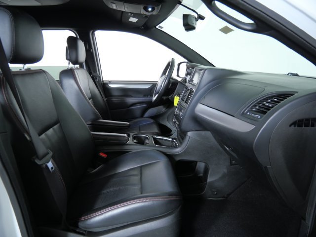 Used 2017 Dodge Grand Caravan GT FWD image 11