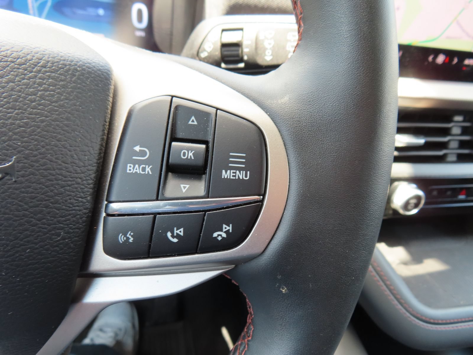 Certified 2025 Ford Explorer Active AWD/4WD image 23