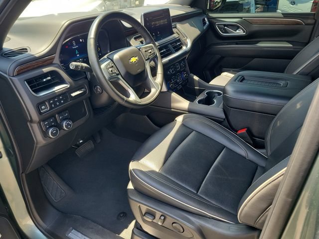 Used 2024 Chevrolet Suburban Premier w/ Premium Package 2 AWD/4WD image 18