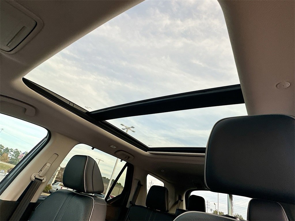 Used 2025 Honda Pilot Elite image 12