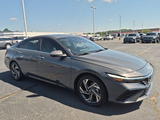 Used 2024 Hyundai Elantra Limited FWD image 1