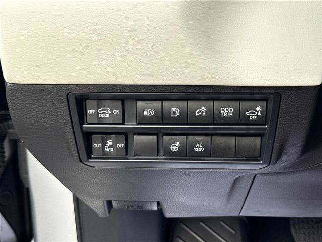 Used 2023 Toyota Sequoia Capstone AWD/4WD image 23