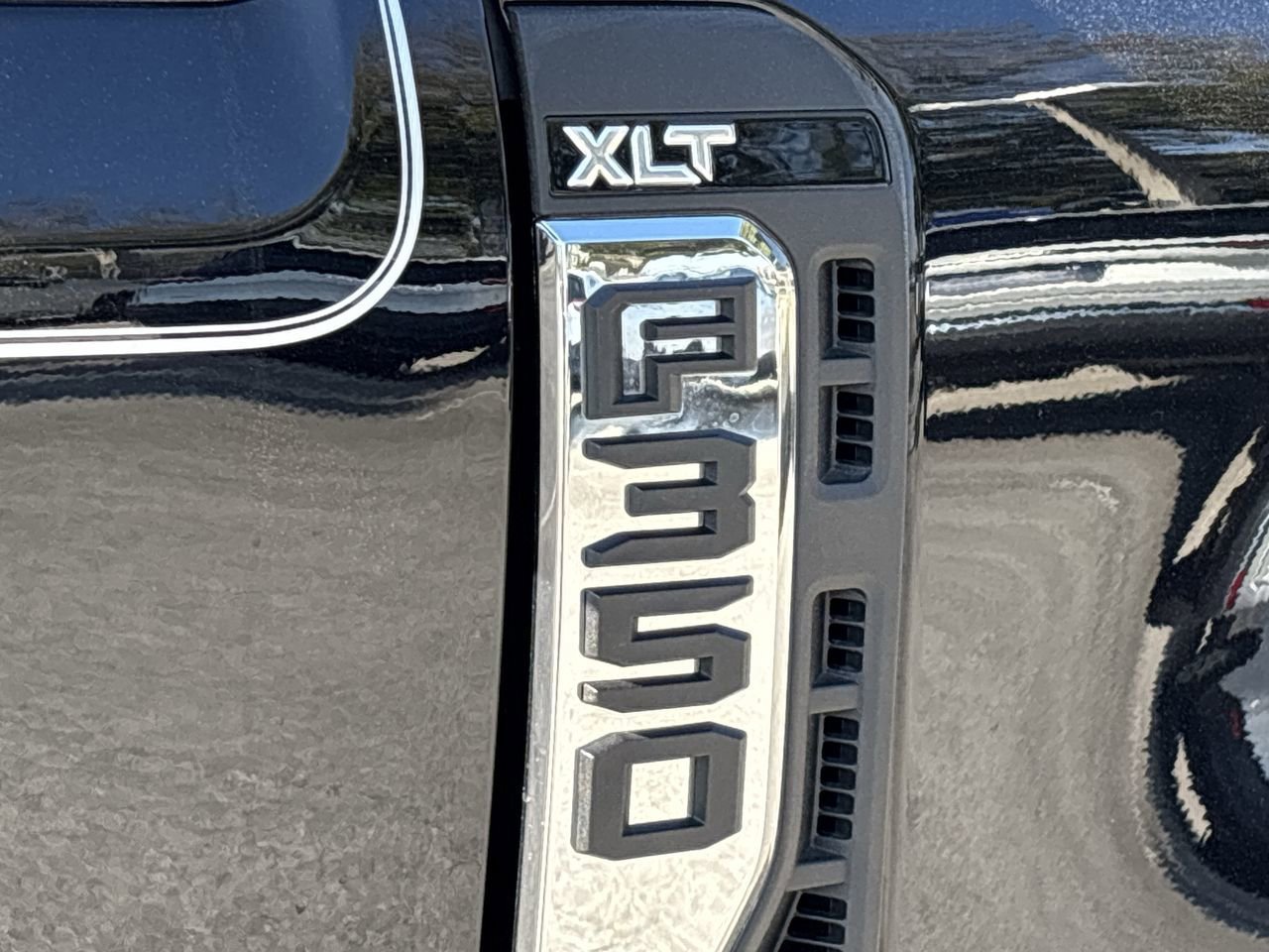 Certified 2025 Ford F350 XLT w/ FX4 Off-Road Package image 14