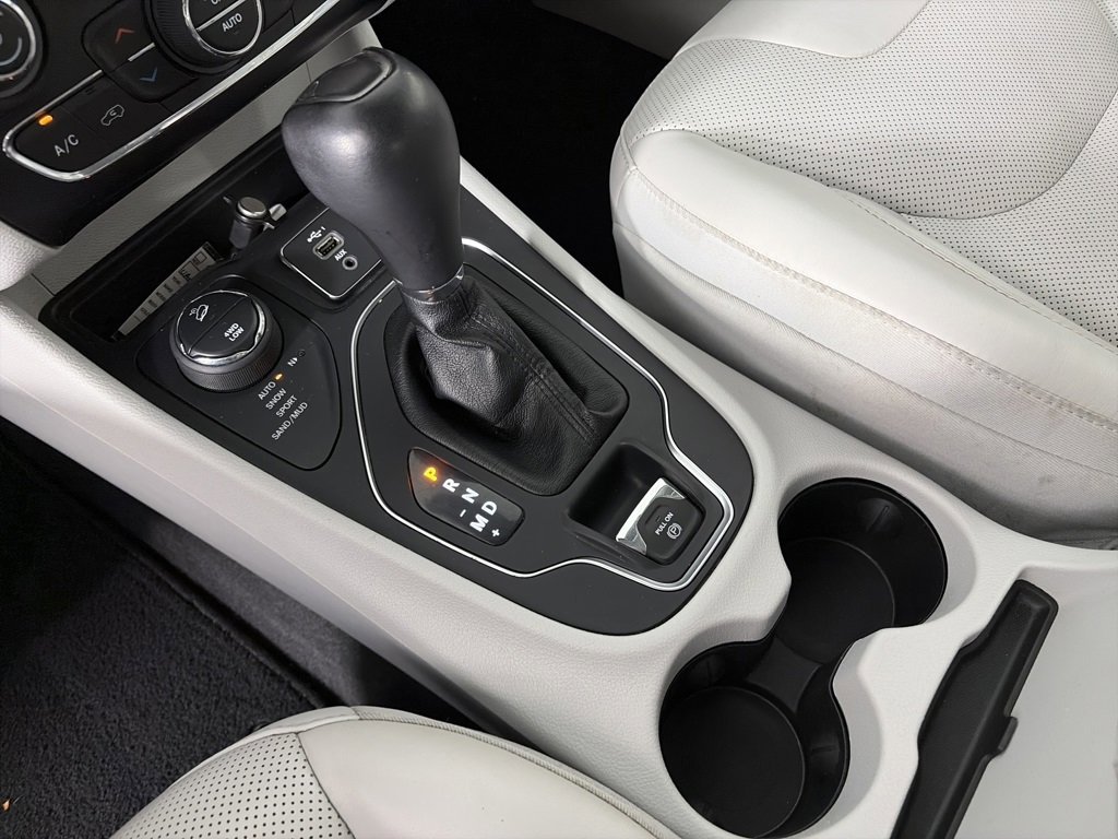 Used 2021 Jeep Cherokee Latitude Lux w/ Comfort/Convenience Group image 22